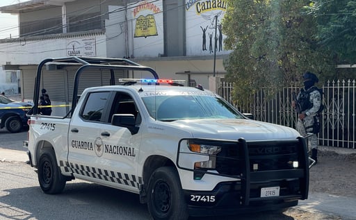 Imagen Tráiler impacta camioneta de GN en Sinaloa; hay 2 elementos muertos