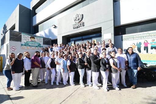 Imagen Personal del ISSSTE de Torreón celebra migración hospitalaria