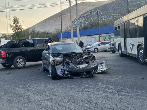 Imagen Abandonan vehículo tras protagonizar fuerte accidente múltiple en Lerdo