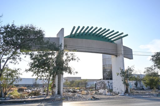 Actualmente, el arco ubicado sobre la calzada Manuel Ávila Camacho ya solo refleja el recuerdo del que fuera un acceso para el recinto deportivo lagunero, en el que durante muchas tardes los aficionados esperaban para ingresar al mismo.