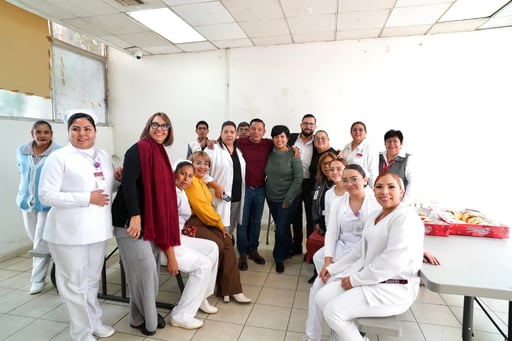 Imagen Cristian Mijares celebra el Día de la Enfermera y acude a hospitales en Gómez Palacio