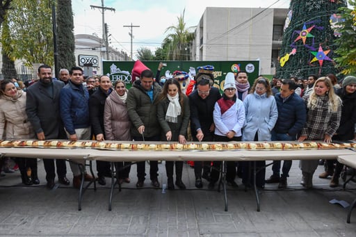 Imagen Mas de mil personas participan en megarosca de Reyes en Lerdo