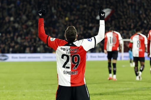 Imagen Santiago Giménez cumple 100 partidos con el Feyenoord