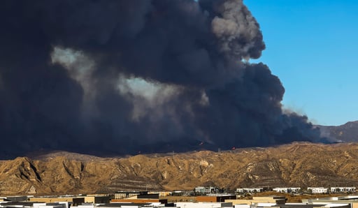 Imagen Nuevo incendio amenaza Los Ángeles tras días de avances por los devastadores fuegos