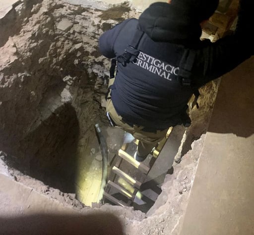 Imagen Localizan dos túneles a tomas clandestinas de Pemex en inmueble de Gómez Palacio, FGR investiga