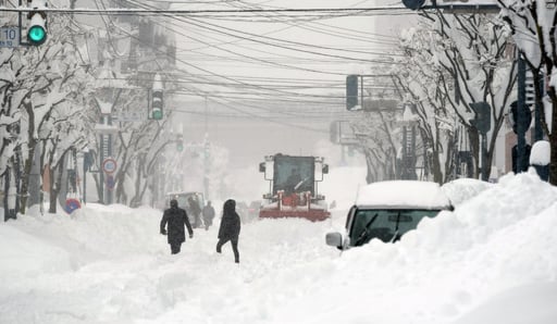 Imagen Nevadas en el norte de Japón causan 1 muerto, 4 heridos y caos en transporte