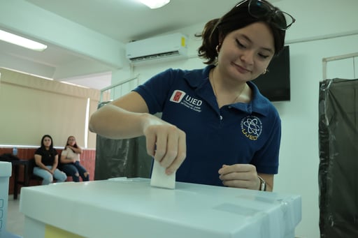 Estudiantes de la UJED en Gómez Palacio piden ser tomados en
cuenta en elecciones para renovar la FEUD. (EL SIGLO DE TORREÓN)