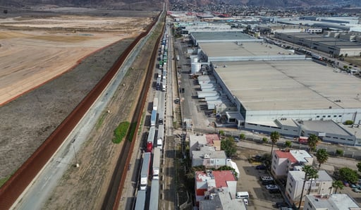 Imagen Exportadores mexicanos tardan hasta ocho horas en cruzar a EEUU por medidas de Trump