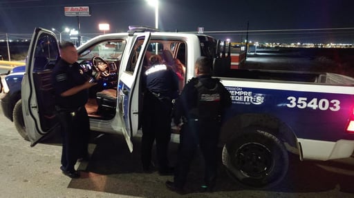 Imagen Agentes rescatan a mujer de puente en Torreón