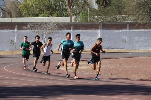 Los laguneros de Gómez Palacio y Ciudad Jardín, son los favoritos en las pruebas de medio fondo, en la Deportiva Francisco Sarabia. (Especial)