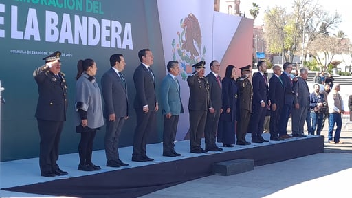 Imagen Conmemora Manolo Jiménez Salinas Día de la Bandera en Coahuila desde Piedras Negras