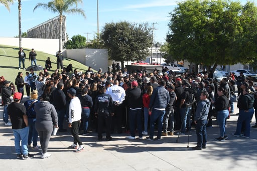 Comerciantes y tianguistas se manifestaron el pasado lunes en la presidencia municipal. (EL SIGLO DE TORREÓN)