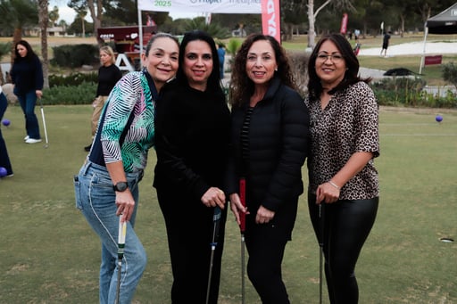 Claudia Guerra de González, Rosy de Pérez Maldonado, Kattya Garza de Siwady y Rosy Castillo.