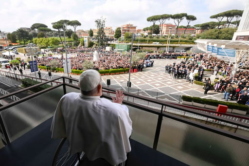 Imagen Papa Francisco abandona el hospital, tras reaparecer en público y condenar los bombardeos en Gaza