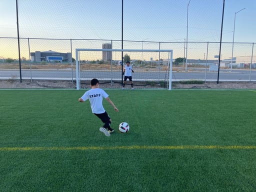 No podía faltar la patada inaugural para el arranque oficial de la competencia en varias categorías, por parte de los integrantes infantiles. (META)
