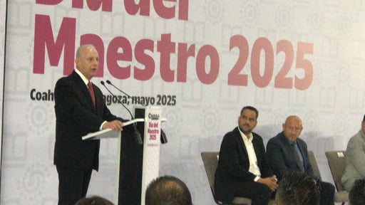 Imagen Alcalde reconoce a maestras y maestros por su trabajo en la construcción de un mejor futuro para Torreón