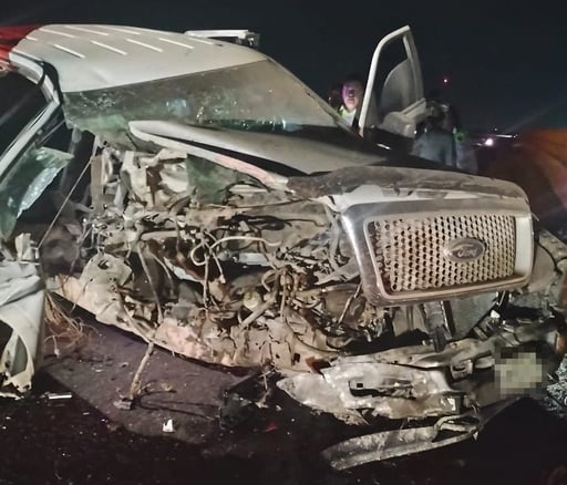 Imagen Hombre destroza su camioneta al chocar contra puente en Gómez Palacio, resulta lesionado de gravedad