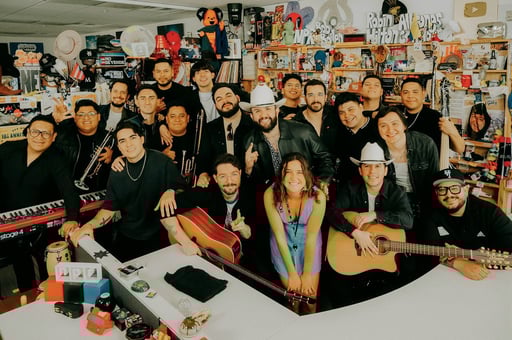 Imagen Carín León se suma a las populares sesiones de Tiny Desk