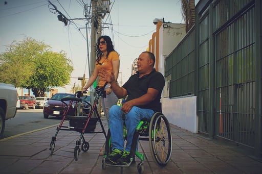 El poder del algoritmo: El video que retrata la indiferencia urbana alcanza más de 4 millones de vistas en TikTok, amplificando su exigencia de respeto y accesibilidad. (Daniela Cervantes) 