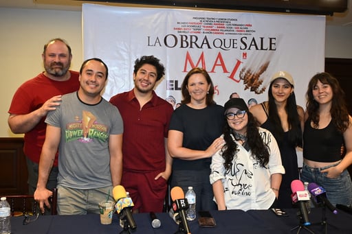 Posan. El elenco está listo para hacer reír al público lagunero.