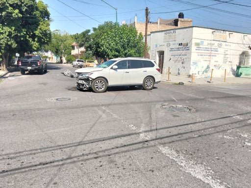 Imagen Conductora no respeta alto y provoca accidente en Gómez Palacio