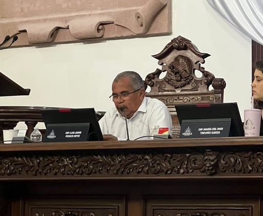 Imagen Diputado Luis Ponce denuncia presuntas empresas fantasma en licitaciones de carbón