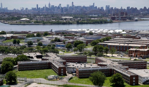 Imagen Jueza bloquea plan para permitir agentes migratorios en cárcel de Nueva York