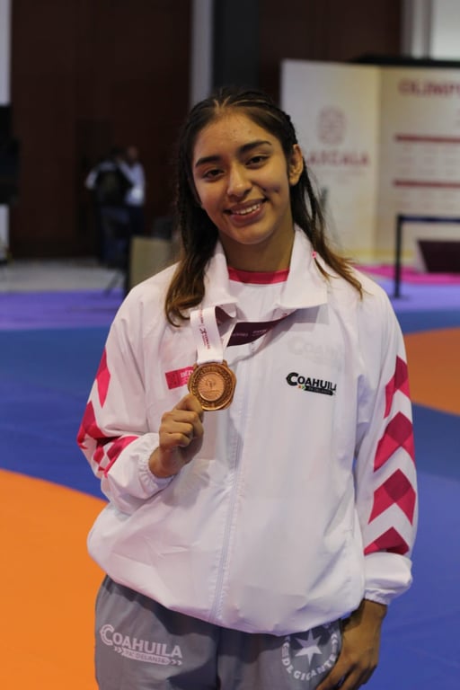 Francia Sandoval, originaria de Saltillo, consiguió la presea de bronce en
la Olimpiada Nacional, aportando al medallero para la entidad. (Especial)