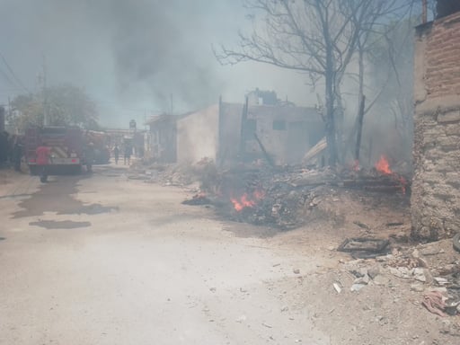 Imagen Incendio destruye dos jacales y parte de una vivienda en la Santiago Ramírez de Torreón