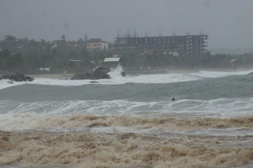 Imagen Erick se debilita a tormenta tropical al entrar a tierra por Guerrero