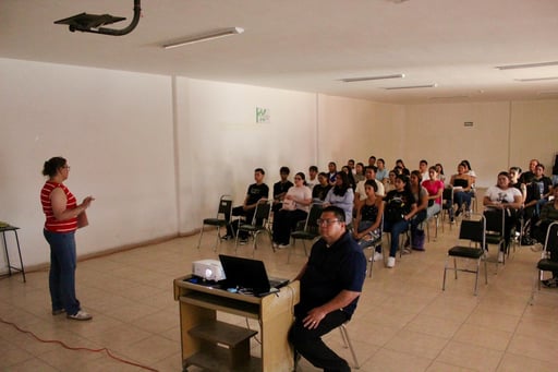 Imagen Inician alumnos de enfermería diplomado rumbo a su titulación