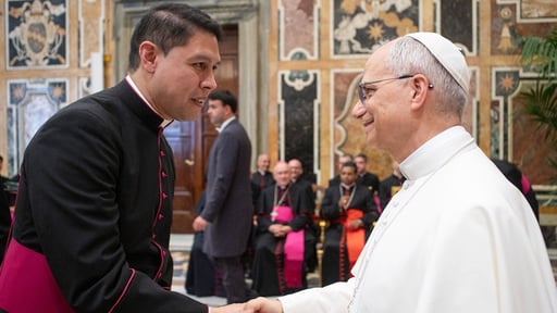 Papa León XIV y José Nahúm Jairo Salas Castañeda.