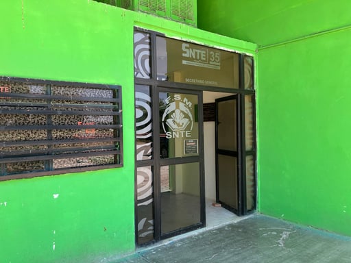 La sección 35 del SNTE tiene el compromiso de liquidar alrededor de 750 pólizas de seguro de vida pendientes, la gran mayoría rezagadas
desde la gestión pasada. 