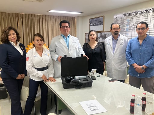 Imagen Club Rotario Torreón Centenario entrega tonómetro a Hospital Universitario