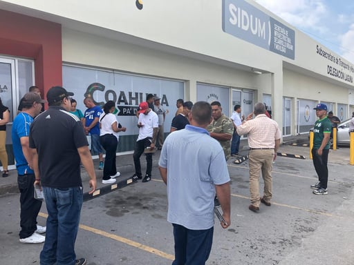 Concesionarios de transporte de pipas y choferes de app se manifestaron en la Subsecretaría estatal.
 
