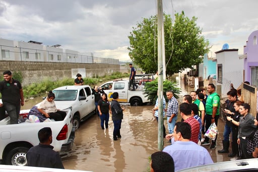 Imagen Entrega DIF apoyo en colonias afectadas por las lluvias