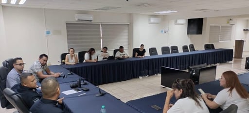 El pasado jueves, acudieron a la DSPM integrantes del grupo en busca de una reunión con el titular, quien no se encontraba. (EL SIGLO DE TORREÓN)