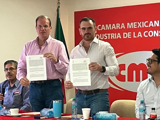 Imagen Firman convenio CMIC y Ayuntamiento de Torreón para fortalecer al sector construcción y el tejido social
