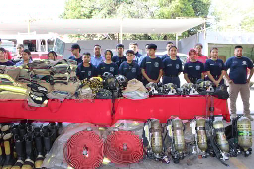 Imagen Distrito Sheldon de Houston, Texas dona equipo a Bomberos de San Pedro