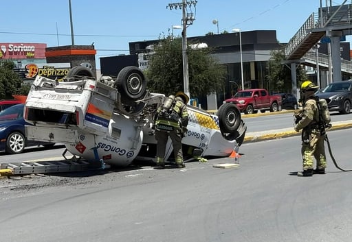 Imagen Vuelca pipa tras el impacto de una camioneta