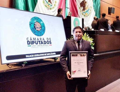 La distinción a Rodrigo Perales se hizo en la categoría ‘Docencia’ por el honorable y visionario desempeño de su profesión.  (EL SIGLO DE TORREÓN)