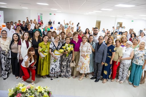 Imagen Eligen a la reina del Adulto Mayor del DIF Torreón y sus dos princesas