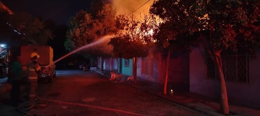Imagen Arde jacal en la colonia Las Julietas; deja daños materiales y afectación a línea de CFE