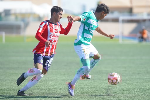 El encuentro en la categoría Sub-19, disputado en el campo sintético del
TSM, fue muy cerrado de principio a fin, finalizando 1-1. (Cortesía)