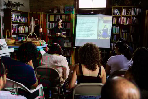 Metodología. El taller, cuyo objetivo consistió en compartir las características y herramientas de las llamadas narrativas del yo, se dividió en dos sesiones de tres horas cada una.