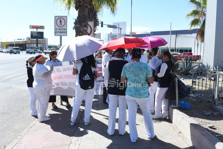 Personal de salud se manifiesta en Torreón