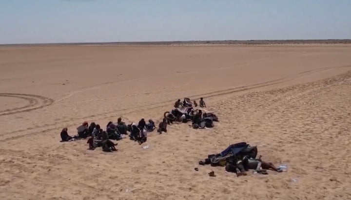 Migrantes varados en el desierto. ()(LIGHTHOUSE REPORTS)