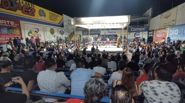 Una gran entrada registró la Arena Olímpico Laguna de Gómez Palacio, para presenciar combates de gran nivel por parte de púgiles (ESPECIAL)