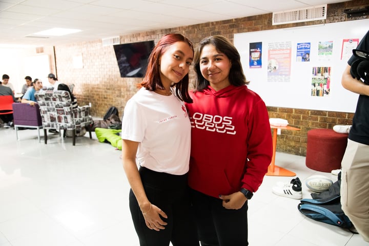 Sofía Muro y Marintia Esparza. de uniformes (EL SIGLO DE TORREÓN / ENRIQUE CASTRUITA)