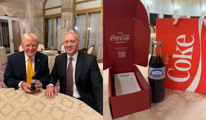 Trump recibe una botella conmemorativa de Coca-Cola